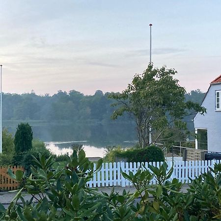 Den Gamle Skomager Hytte Ved Slotssoen Gråsten Exterior foto
