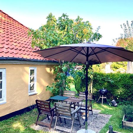 Den Gamle Skomager Hytte Ved Slotssoen Gråsten Exterior foto