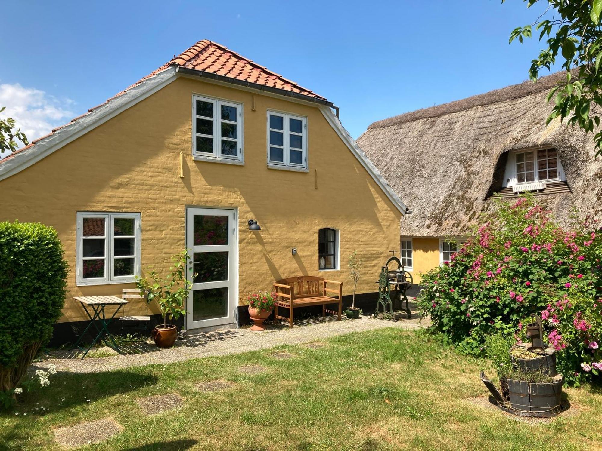 Den Gamle Skomager Hytte Ved Slotssoen Gråsten Exterior foto