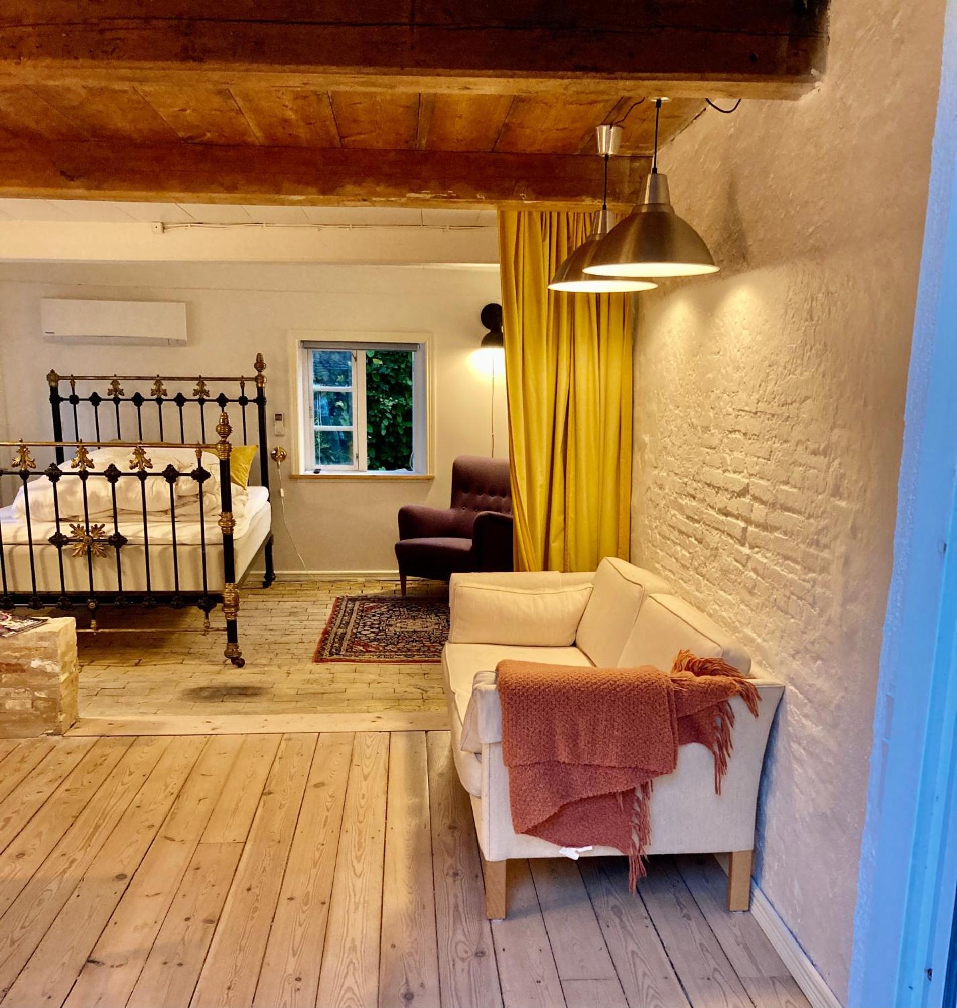 Den Gamle Skomager Hytte Ved Slotssoen Gråsten Exterior foto