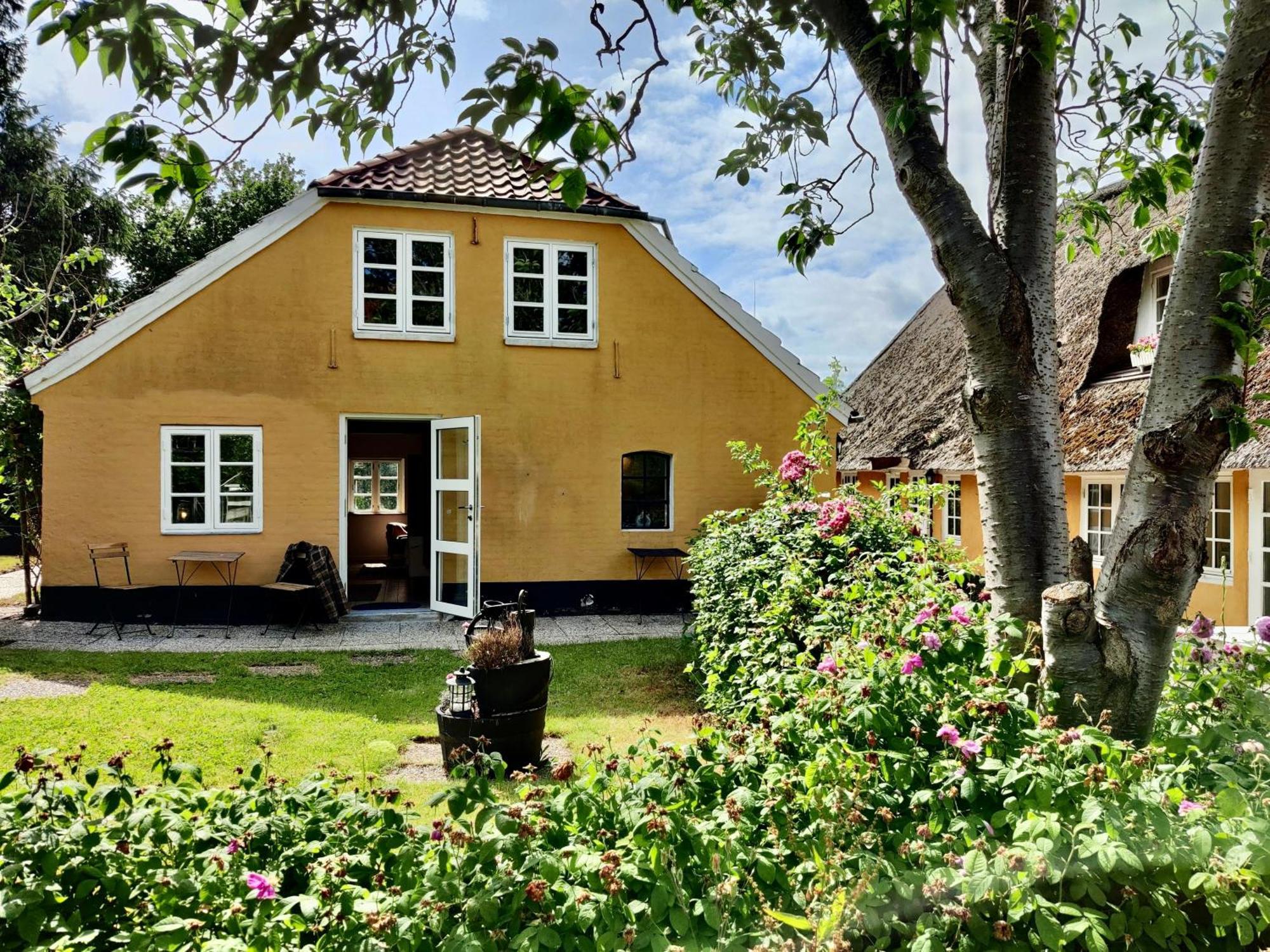 Den Gamle Skomager Hytte Ved Slotssoen Gråsten Exterior foto
